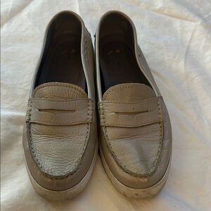 Women’s Cole Haan Tan Flats Classic Moccasin Style Sz. 8.5
